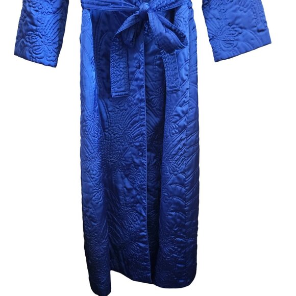 Vintage Nordstrom Blue Quilted Satin Robe With Scalloped Collar & Belted Waist - Picture 3 of 15